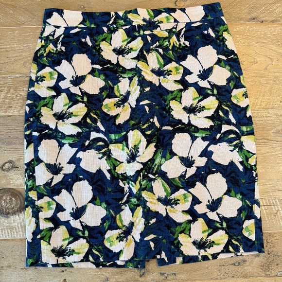 J. Crew Dresses & Skirts - J Crew Women's Skirt Blue Beige Floral Cotton Pencil Knee Length B8203 BD19